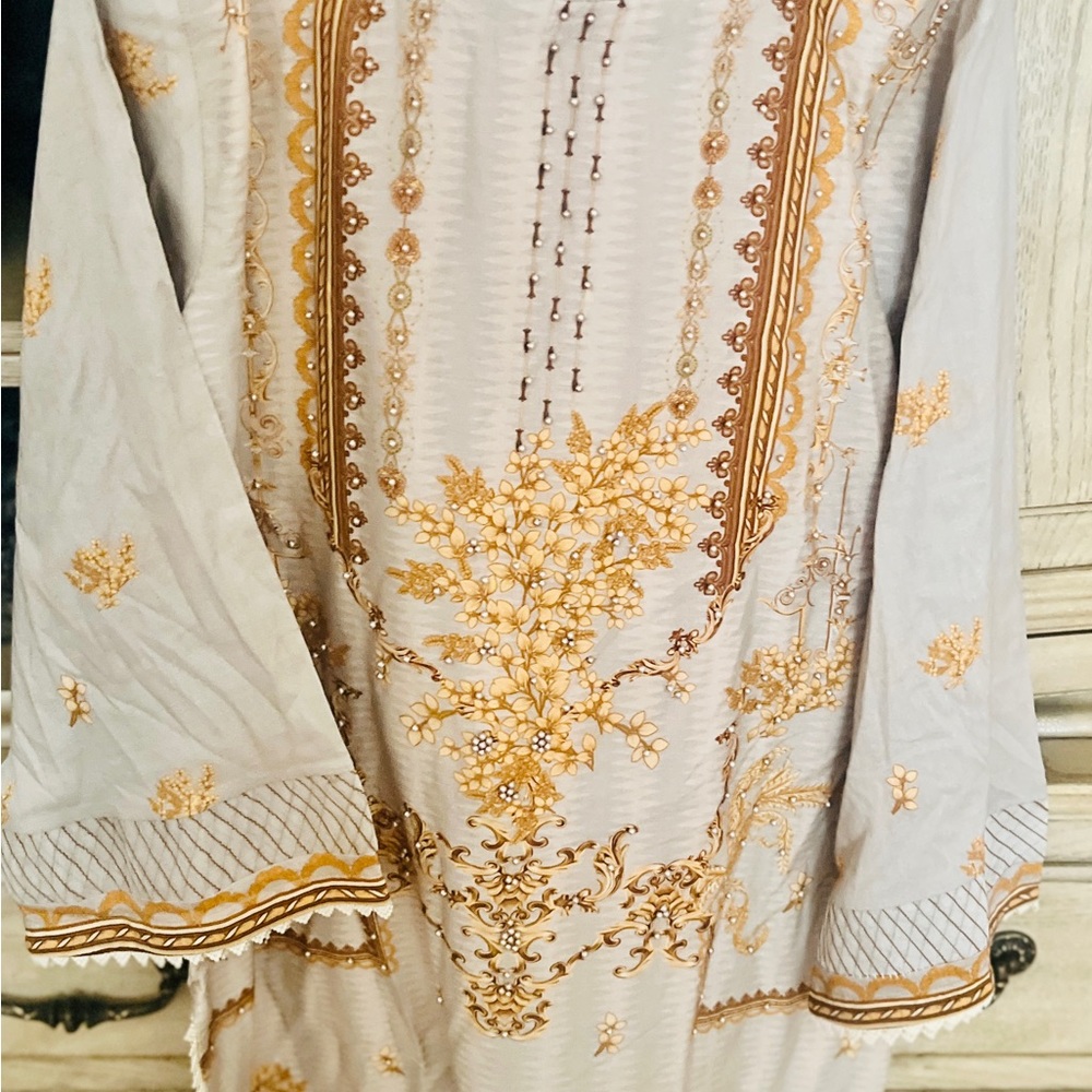 Brand New. Pretty , 3 piece Indian style , embodied shirt, trousers and scarf ,L